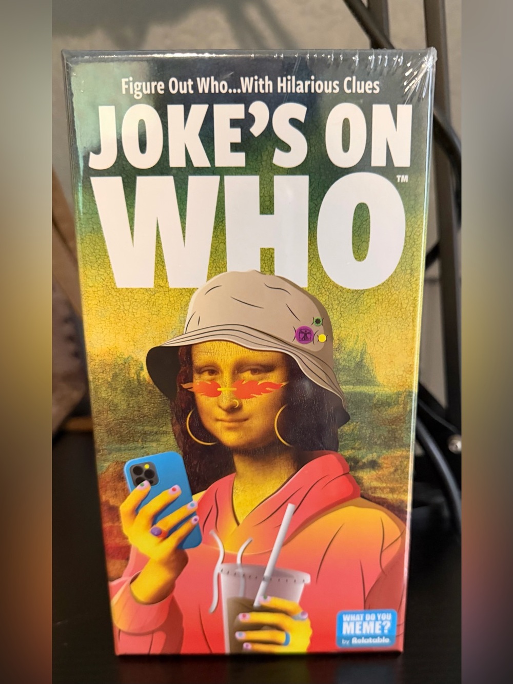 Joke's On Who Party Game - Mona Lisa Design (Green, Yellow, Pink, Blue)